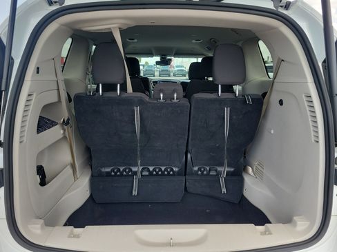 Used 2023 Chrysler Voyager LX FWD image 10
