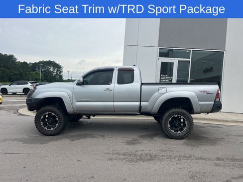 Used 2012 Toyota Tacoma 4x4 Access Cab V6 w/ TRD Sport Pkg image 3
