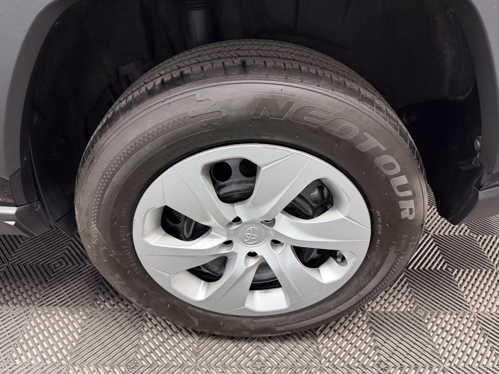 Used 2022 Toyota RAV4 LE FWD image 20