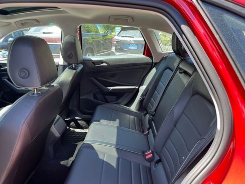 Used 2023 Volkswagen Jetta SE FWD image 22