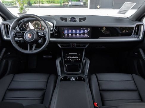 Certified 2026 Porsche Cayenne Coupe AWD/4WD image 12