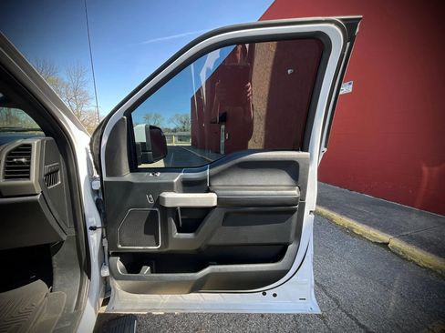 Used 2019 Ford F150 Lariat w/ Equipment Group 502A Luxury AWD/4WD image 29