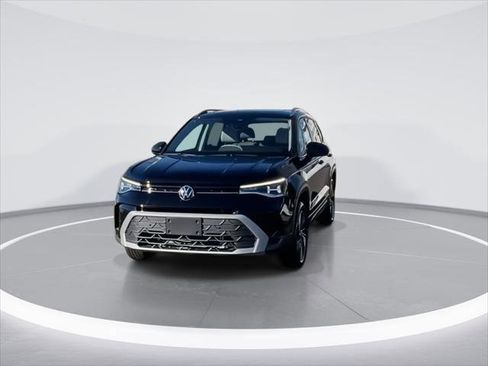 Used 2025 Volkswagen Taos SE AWD/4WD image 3