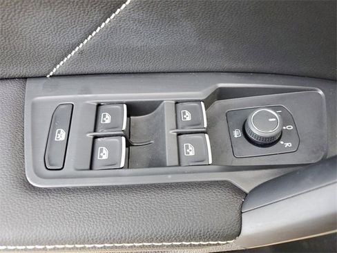 Certified 2023 Volkswagen Tiguan SE image 23