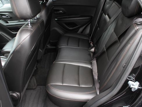 Used 2022 Chevrolet Trax LT w/ Premium Seat Package image 17