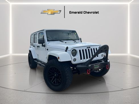 Used 2015 Jeep Wrangler Unlimited Sahara w/ Connectivity Group AWD/4WD image 1