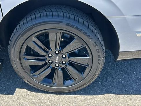 Used 2023 Lincoln Navigator L Reserve AWD/4WD image 6
