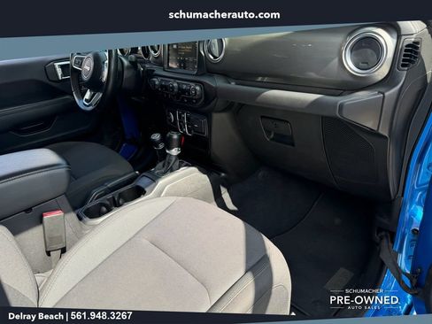 Used 2022 Jeep Wrangler Unlimited Sahara w/ LED Lighting Group AWD/4WD image 15