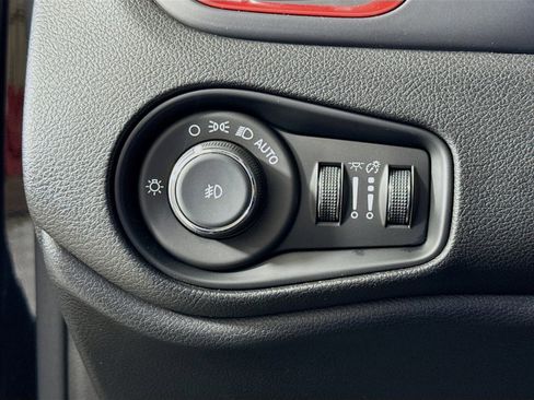 Used 2016 Jeep Renegade Trailhawk w/ Premium Trailhawk Package image 11