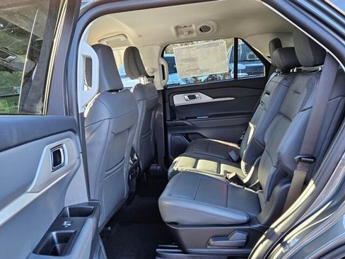 New 2026 Ford Explorer Active w/ Active Comfort Package image 9