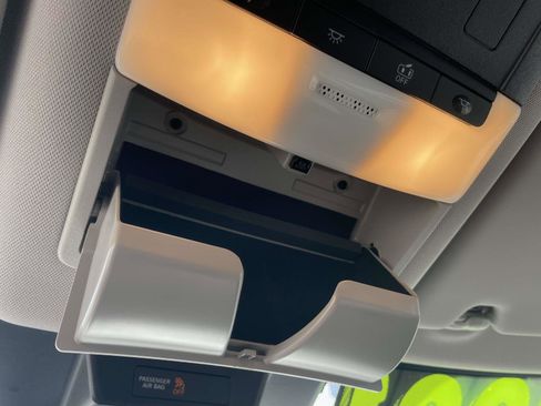 Used 2023 Nissan Rogue SV image 19