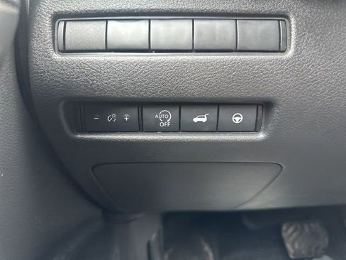 Used 2024 Nissan Rogue SV image 18