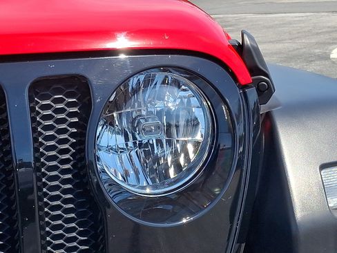 Certified 2022 Jeep Wrangler Sport AWD/4WD image 9