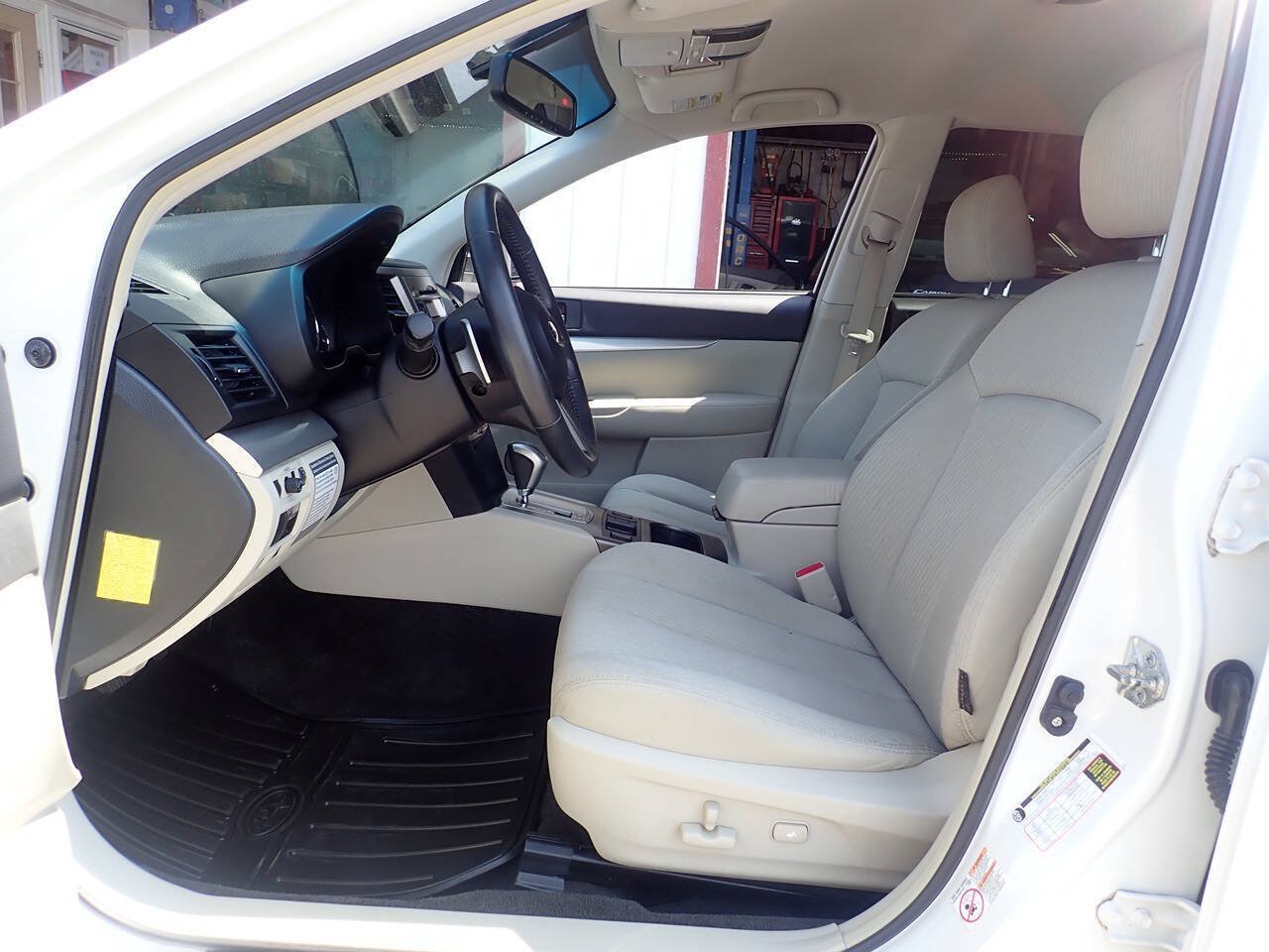 Used 2011 Subaru Outback 2.5i Premium w/ All-Weather Pkg AWD/4WD image 9