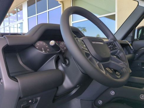 New 2025 Land Rover Defender 110 S image 9