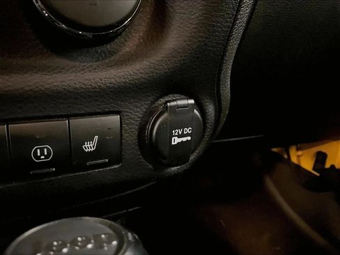 Used 2015 Jeep Wrangler Unlimited Sahara AWD/4WD image 32