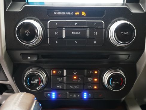 Used 2018 Ford F150 King Ranch w/ Equipment Group 601A Luxury AWD/4WD image 25