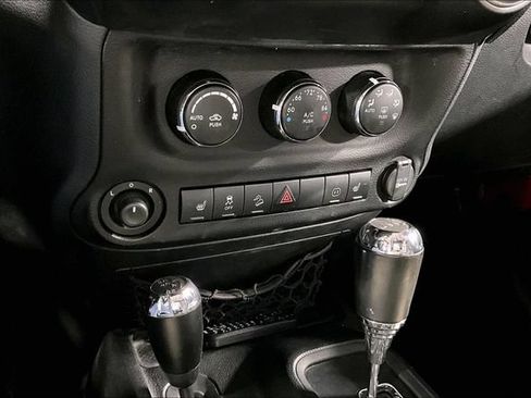 Used 2012 Jeep Wrangler Unlimited Sahara w/ Connectivity Group AWD/4WD image 14