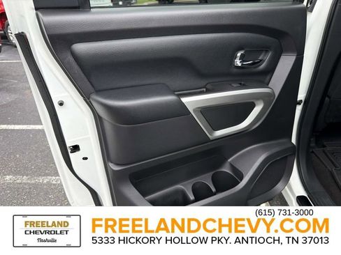 Used 2018 Nissan Titan XD RWD image 15