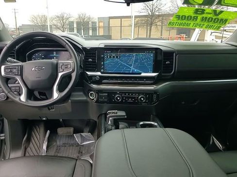 Used 2024 Chevrolet Silverado 1500 LT Trail Boss w/ LT Trail Boss Premium Package image 12