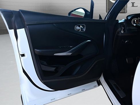 Used 2021 Aston Martin DBX image 12