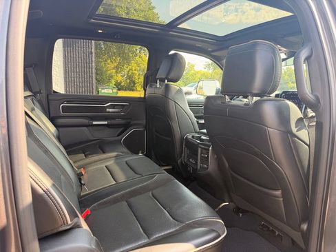 Used 2019 RAM 1500 Laramie AWD/4WD image 28
