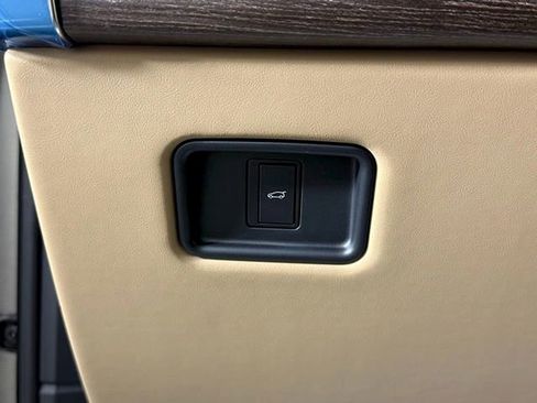 New 2026 Land Rover Range Rover SE image 37