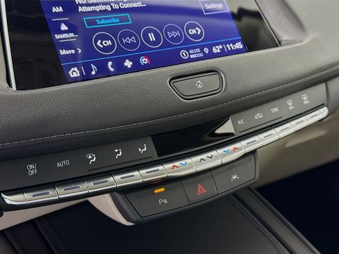 Used 2023 Cadillac XT4 Premium Luxury image 17