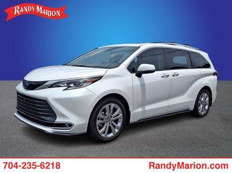 Used 2023 Toyota Sienna Platinum FWD video 1
