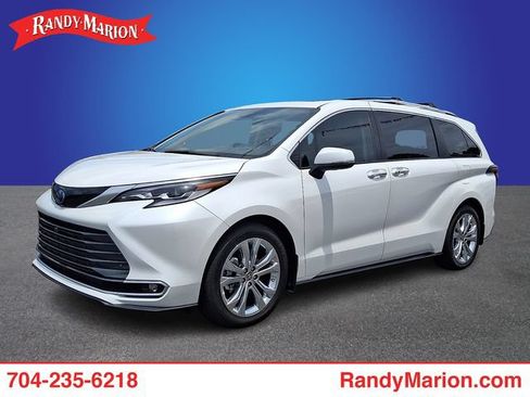 Used 2023 Toyota Sienna Platinum FWD image 1