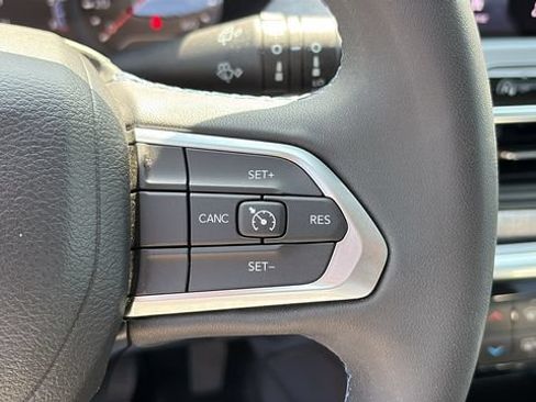 Used 2022 Jeep Compass Latitude AWD/4WD image 13