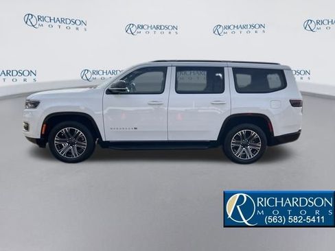 Used 2024 Jeep Wagoneer Series II image 2