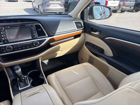 Used 2019 Toyota Highlander Limited image 13