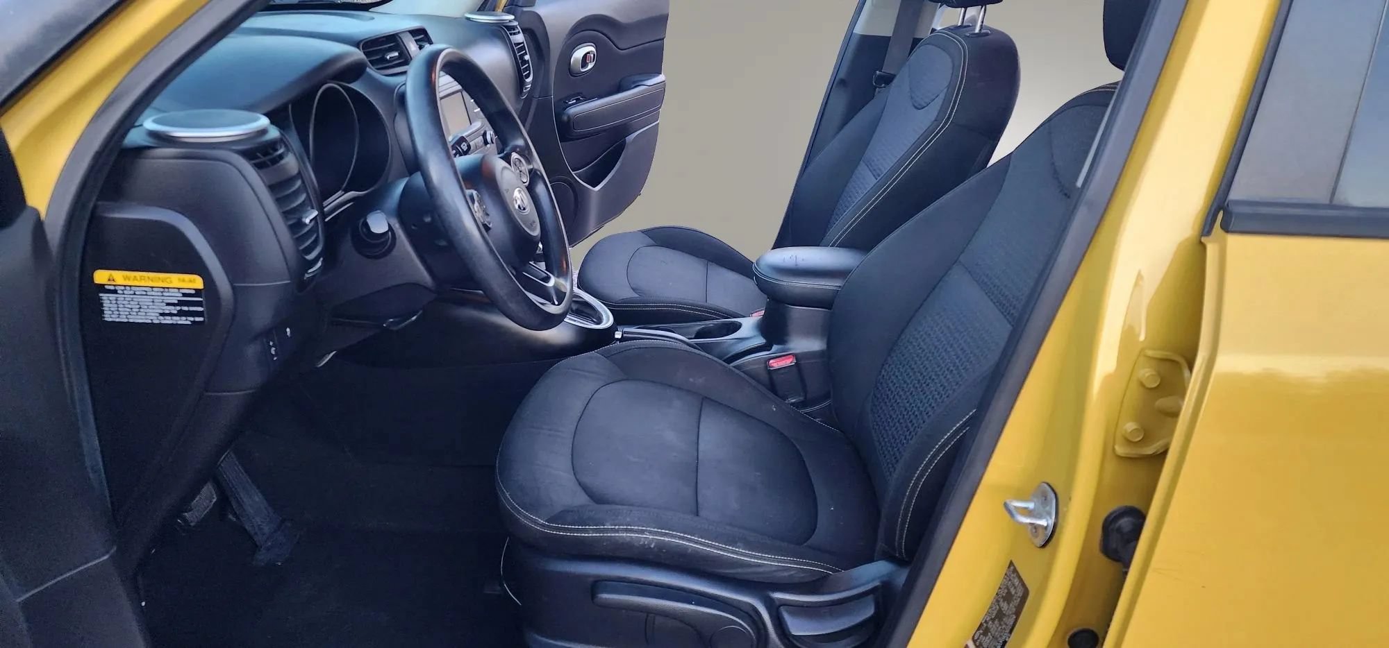 Used 2016 Kia Soul + FWD image 12