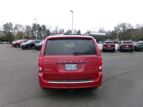 Used 2013 Dodge Grand Caravan SXT w/ UConnect Hands-Free Group image 4