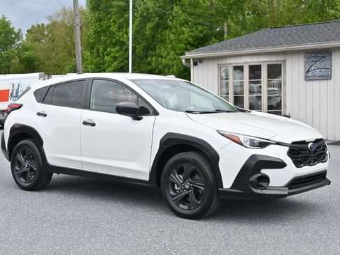Used 2024 Subaru Crosstrek 2.0i AWD/4WD image 3