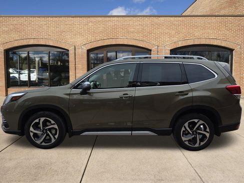 Used 2023 Subaru Forester Touring image 7