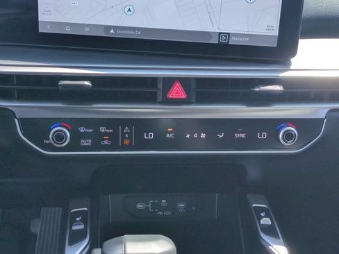 Certified 2025 Kia Sorento EX w/ Panoramic Sunroof Package AWD/4WD image 25