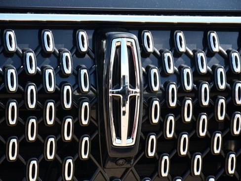 Used 2025 Lincoln Aviator AWD image 40