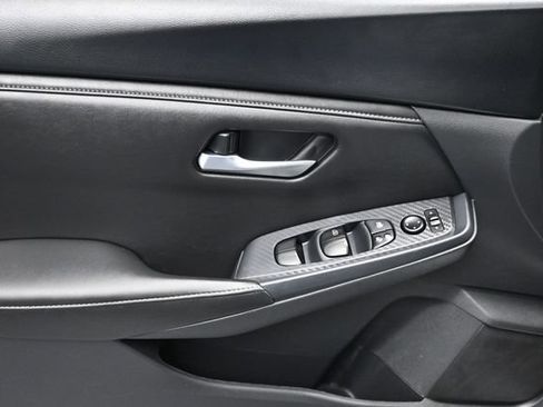 Used 2024 Nissan Sentra SV FWD image 7