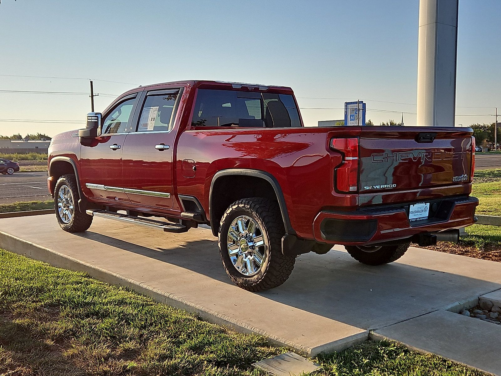 Used 2024 Chevrolet Silverado 3500 High Country w/ High Country Premium Package AWD/4WD image 2