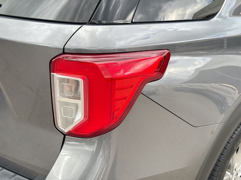Used 2021 Ford Explorer XLT w/ Equipment Group 202A RWD image 27
