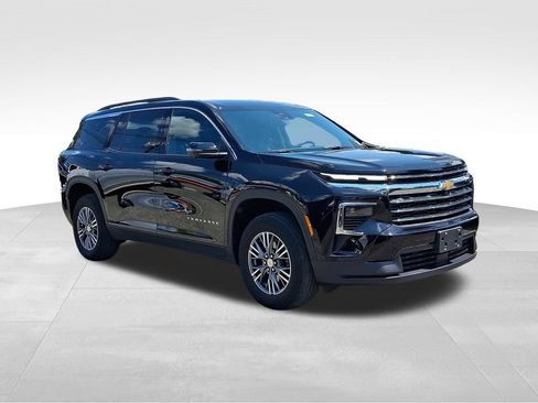 Used 2024 Chevrolet Traverse LT FWD image 1