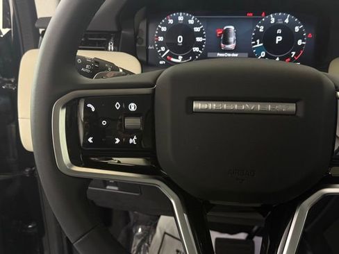 New 2025 Land Rover Discovery Sport S image 39