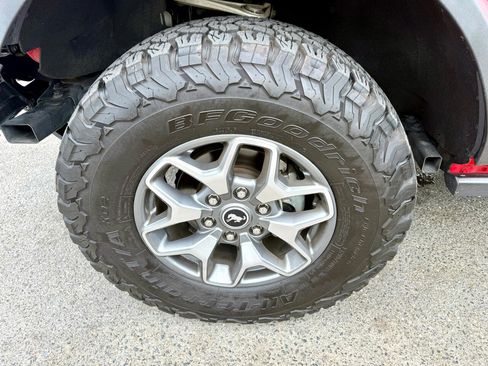 Used 2022 Ford Bronco Badlands image 10