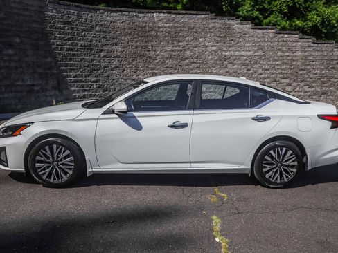Used 2023 Nissan Altima 2.5 SV image 9