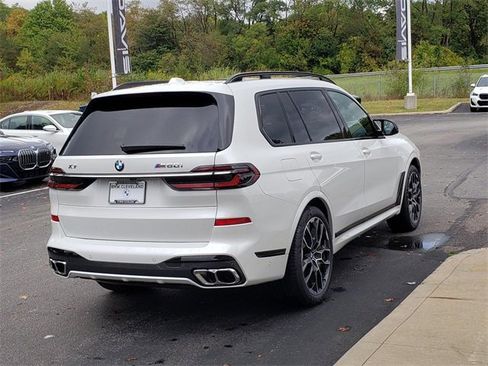 New 2026 BMW X7 M60i image 5
