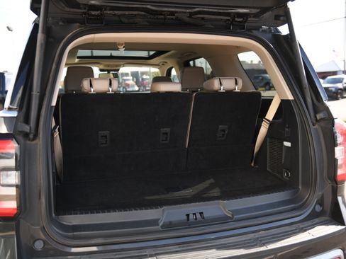 Used 2024 Ford Expedition Limited image 8