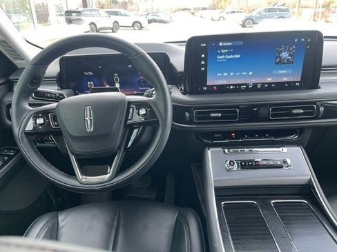 Used 2025 Lincoln Aviator AWD w/ Jet Appearance Package image 17