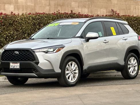 Used 2024 Toyota Corolla Cross LE image 8